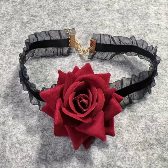 Jane Chic Designs Rose Cameo Chain - Picture 3 of 5